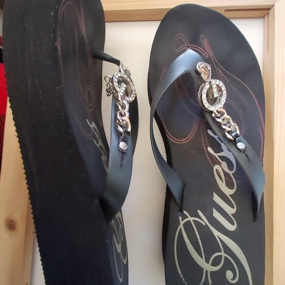 GUESS  SANDALS gently used Size 9 - Picture 2 of 11